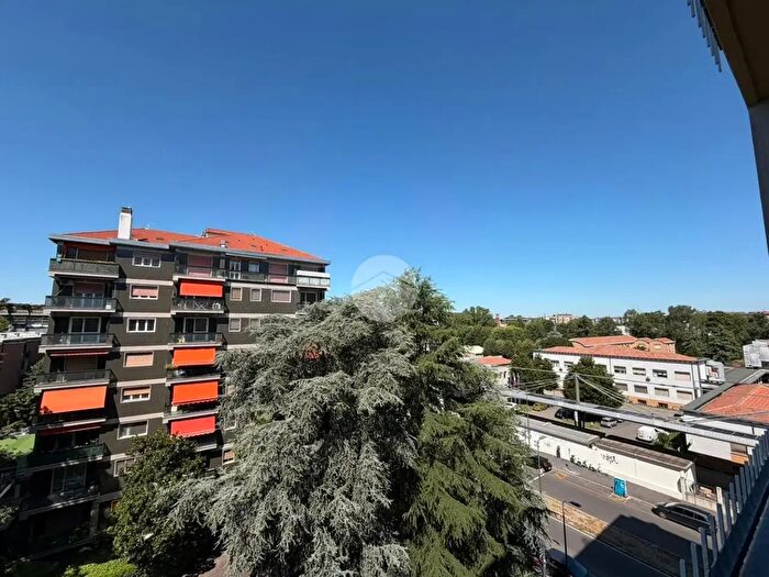 Appartamento trilocale in vendita in Via Lorenzo Perosi, Milano