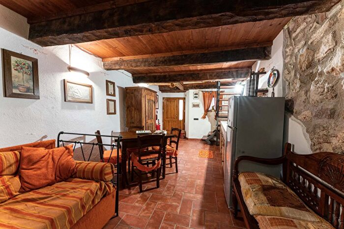 Appartamento monolocale in vendita in Semproniano