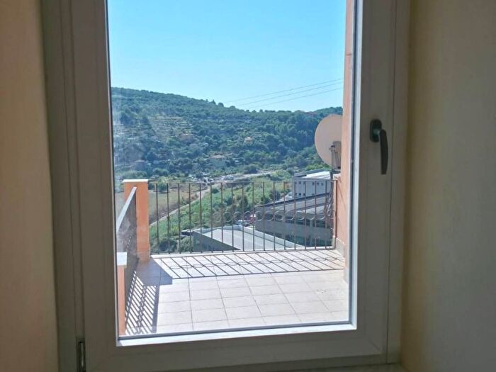 Appartamento trilocale in affitto in Via Rosa, Borgo Sant'Agata Borgo d'Oneglia Costa d'Oneglia, Imperia