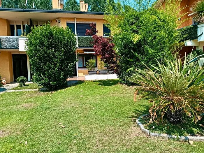 Appartamento quadrilocale in vendita in Via San Martino della Battaglia, Sirmione
