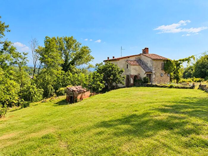 Casa con 15 locali in vendita in Via dei Molini, Montepulciano