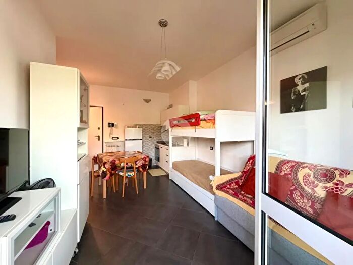 Appartamento monolocale in vendita in Largo Cambiaso, Diano Marina