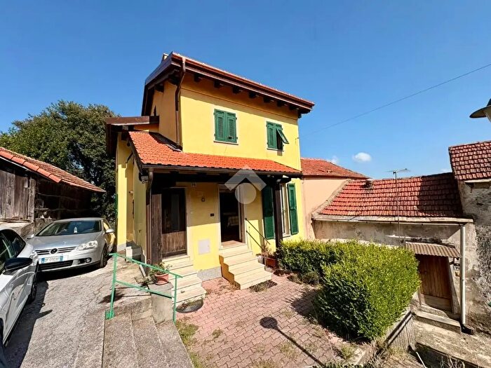 Casa con 7 locali in vendita in Via Livellato, Ceranesi