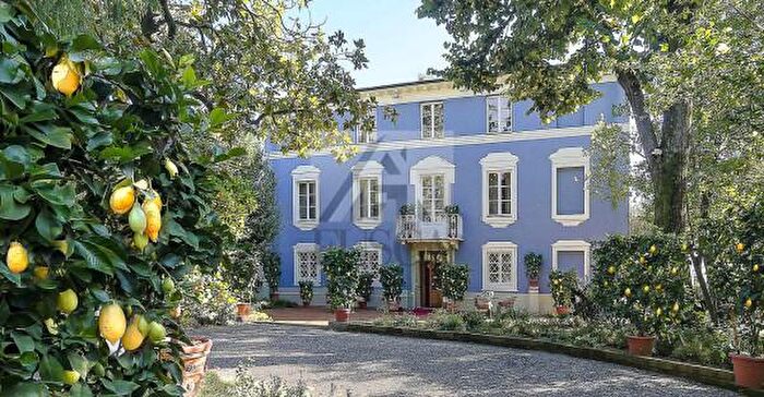 Casa con 6 locali in vendita in Via di Vicopelago, Lucca