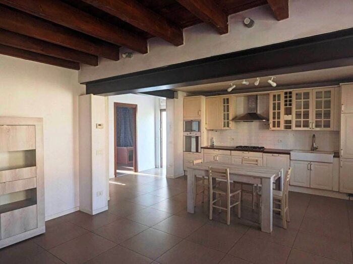 Appartamento trilocale in affitto in Centro, Dueville