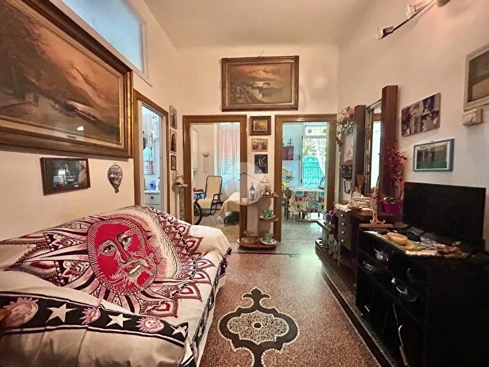 Appartamento trilocale in vendita in Via Mignone, Savona