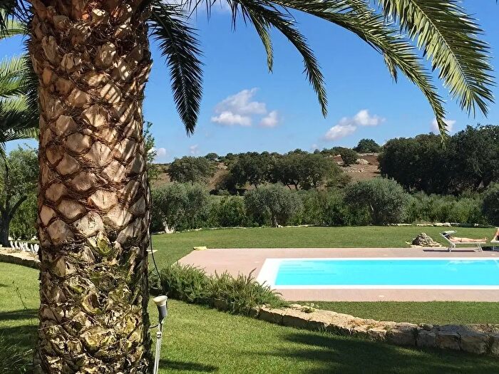 Casa con 18 locali in vendita in Contrada Aguglia, Noto