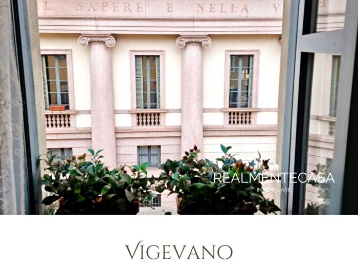 Appartamento trilocale in vendita in Via Benedetto Cairoli, Centro, Vigevano