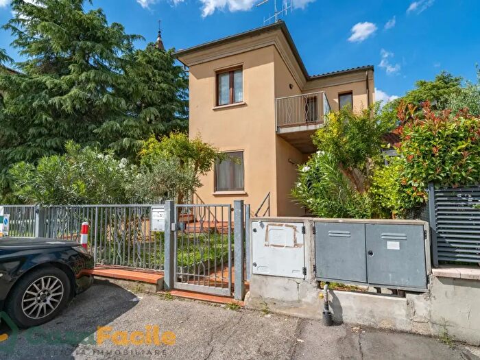 Casa con 6 locali in vendita in Via Cesenatico, Cesena