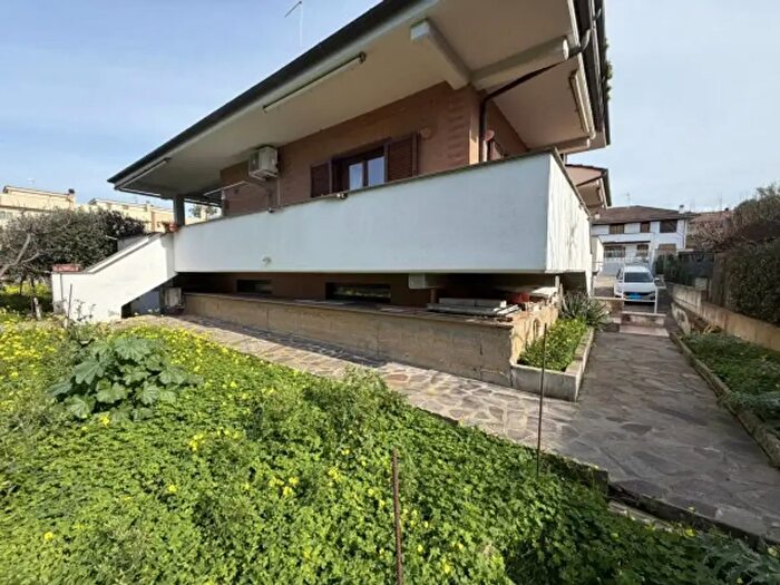 Casa con 5 locali in vendita in Via dei Gerani, Civitavecchia