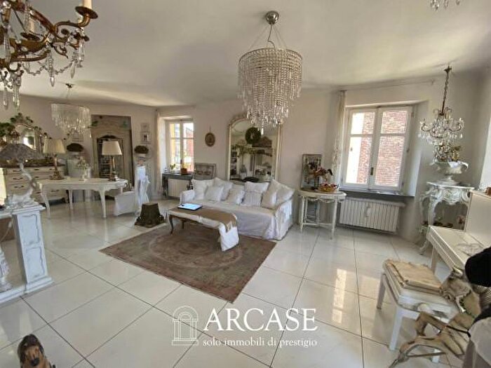 Appartamento con 6 locali in vendita in Piazza San Cassiano, Grugliasco