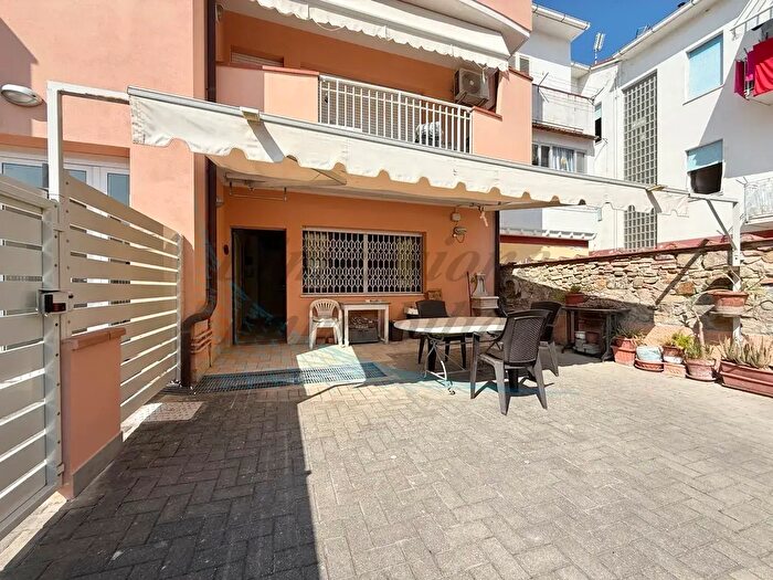 Appartamento bilocale in vendita in Via Arturo Toscanini, Rosignano Marittimo