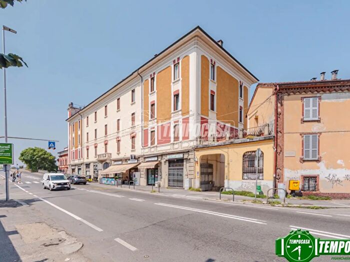 Appartamento trilocale in vendita in Via Indipendenza, Pavia