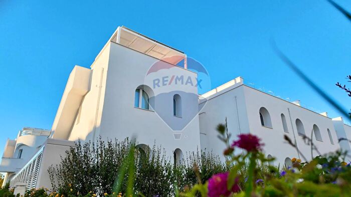 Appartamento trilocale in vendita in Via Loreto, Numana