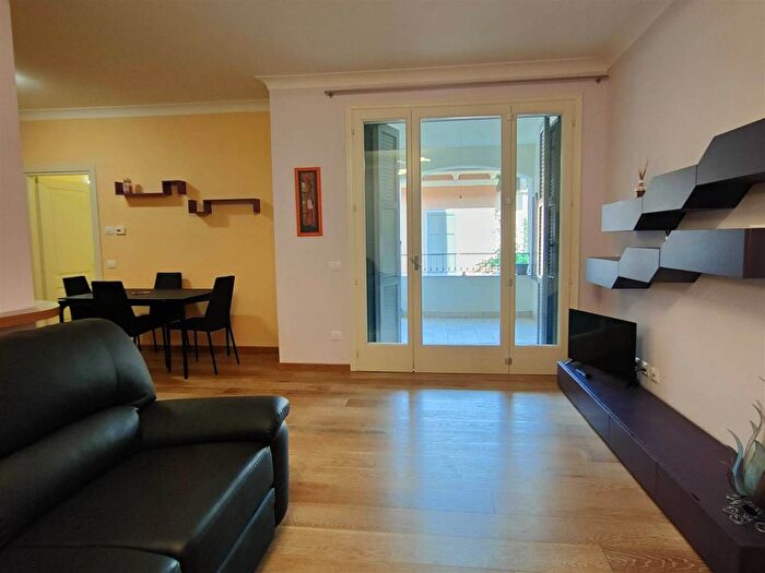 Appartamento trilocale in affitto in via Università, Centro Storico, Modena