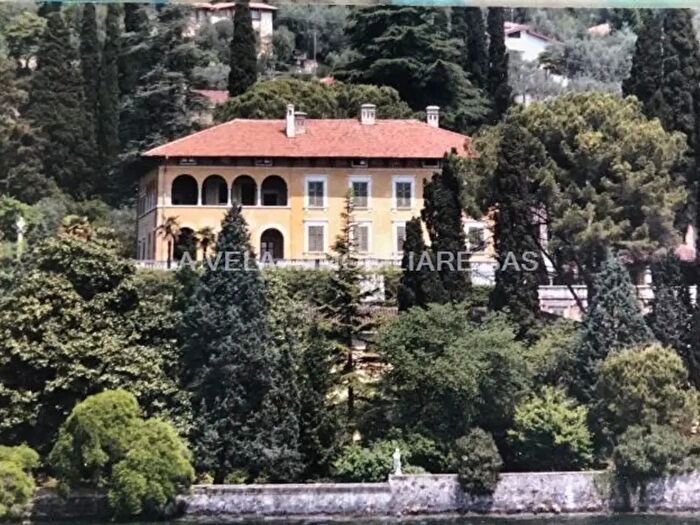 Appartamento trilocale in vendita in Gardone Riviera