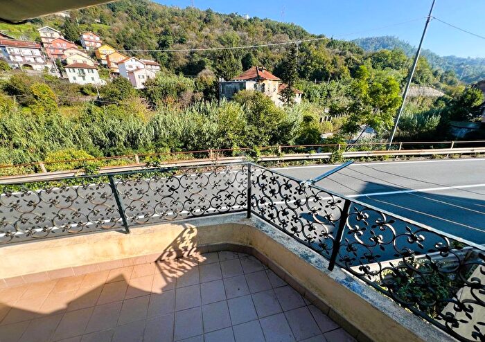 Appartamento quadrilocale in vendita in Via Piave, Mignanego