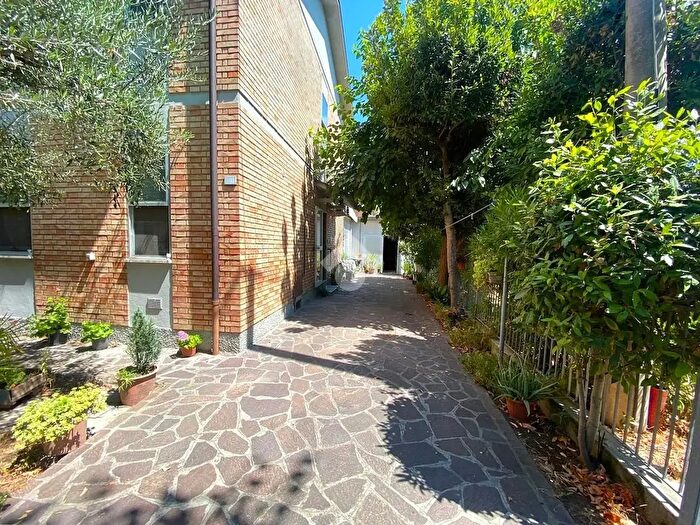 Casa quadrilocale in vendita in Via Quattro Novembre, Meldola