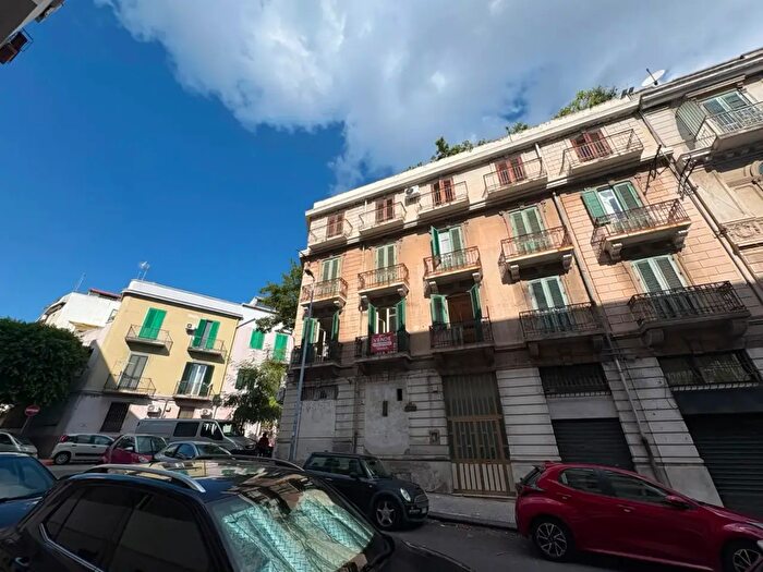 Appartamento trilocale in vendita in Via Fossata, Messina