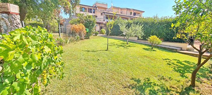 Appartamento trilocale in affitto in Via delle Agavi, Formia