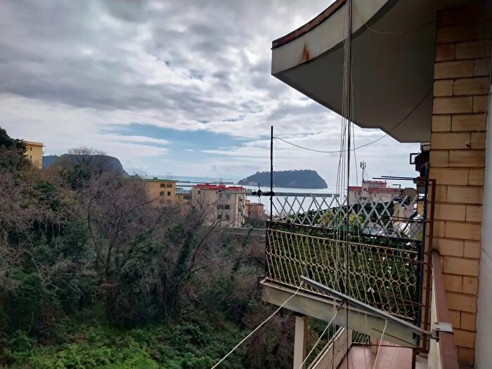 Appartamento trilocale in affitto in Via Severino Boezio, Napoli