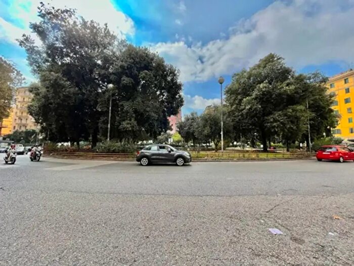 Appartamento con 5 locali in vendita in Via Giuseppe Orsi, Napoli