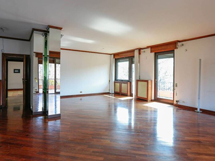 Appartamento con 6 locali in affitto in Via Tullo Morgagni, Maggiolina, Milano