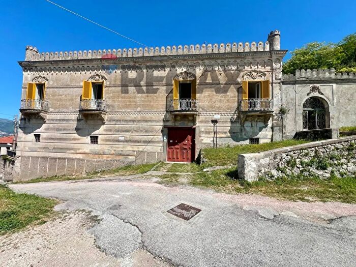 Casa con 13 locali in vendita in Via Cirelli, Vairano Patenora