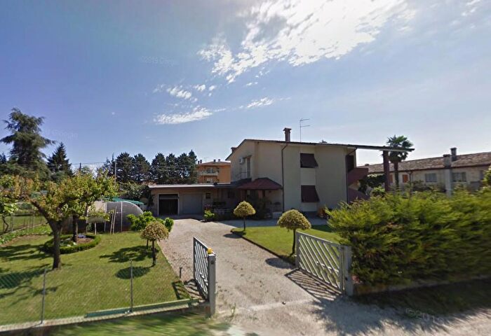 Casa quadrilocale in vendita in Via dei Guardiani, Pederobba