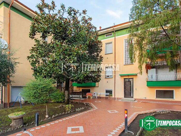 Appartamento trilocale in vendita in Oleggio