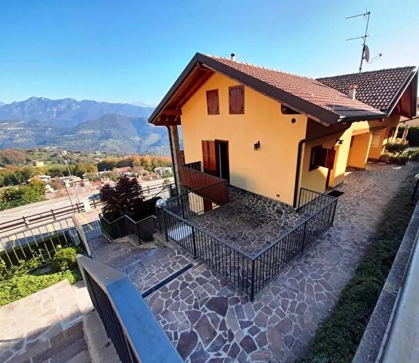 Appartamento trilocale in vendita in Via Portola Roncola, Roncola