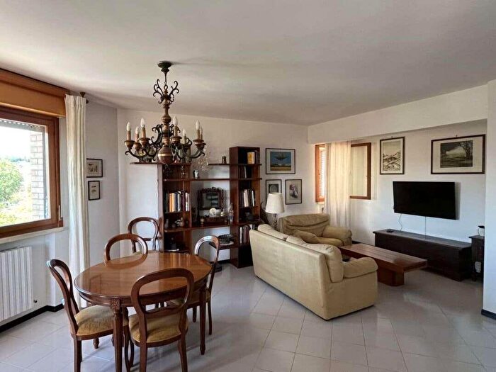 Appartamento con 6 locali in vendita in Ancona