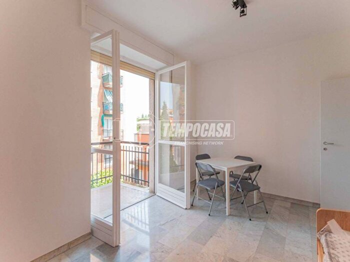 Appartamento monolocale in affitto in Via Trevi, Dergano, Milano