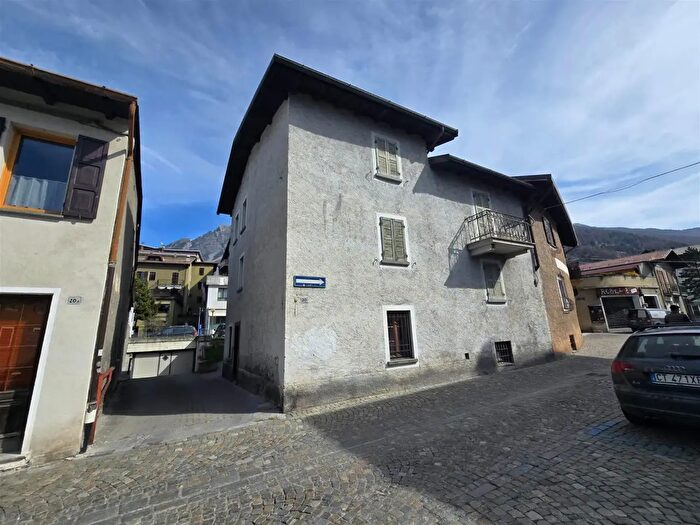 Appartamento con 8 locali in vendita in Bormio