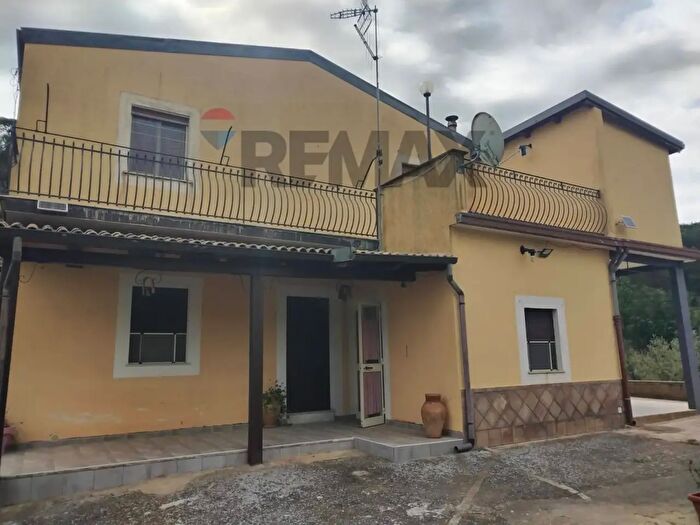 Casa con 8 locali in vendita in Contrada Rasalgone Snc, Piazza Armerina