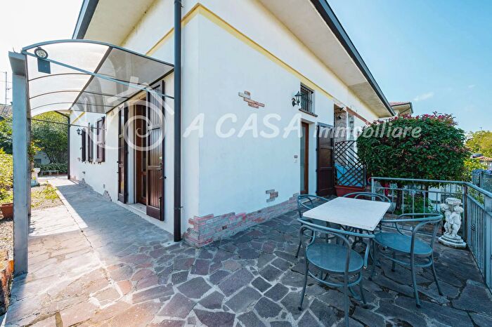 Appartamento trilocale in vendita in Via Divisione Julia, Medesano