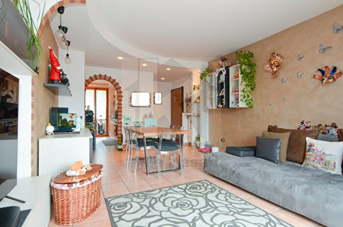 Appartamento trilocale in vendita in Via Galileo Galilei a, Uboldo