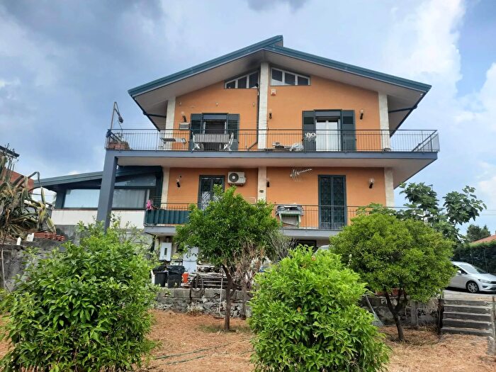 Casa con 5 locali in vendita in Via Iacopo da Lentini Mascalucia, Mascalucia