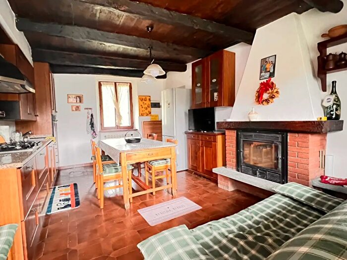 Casa quadrilocale in vendita in Ponzone