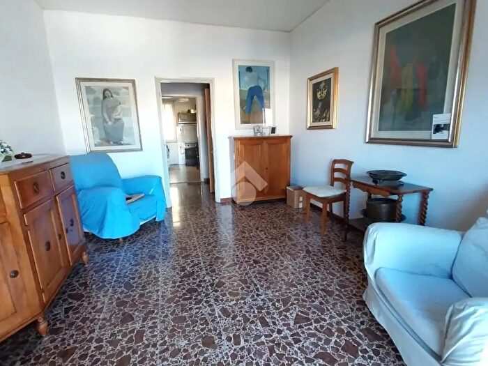 Appartamento trilocale in vendita in Via Baracca, Verona