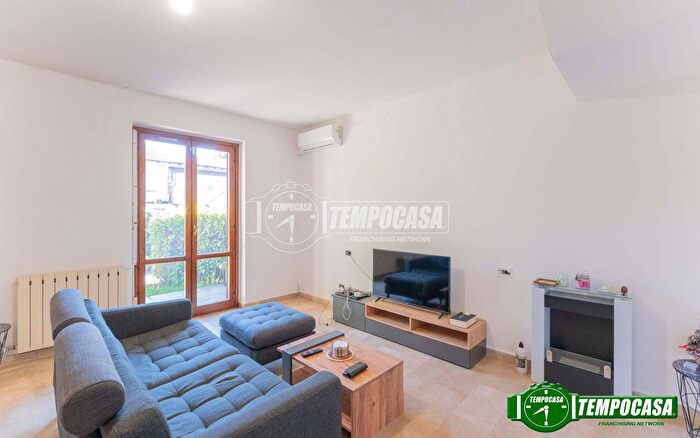 Casa quadrilocale in vendita in Via Toti, Magenta