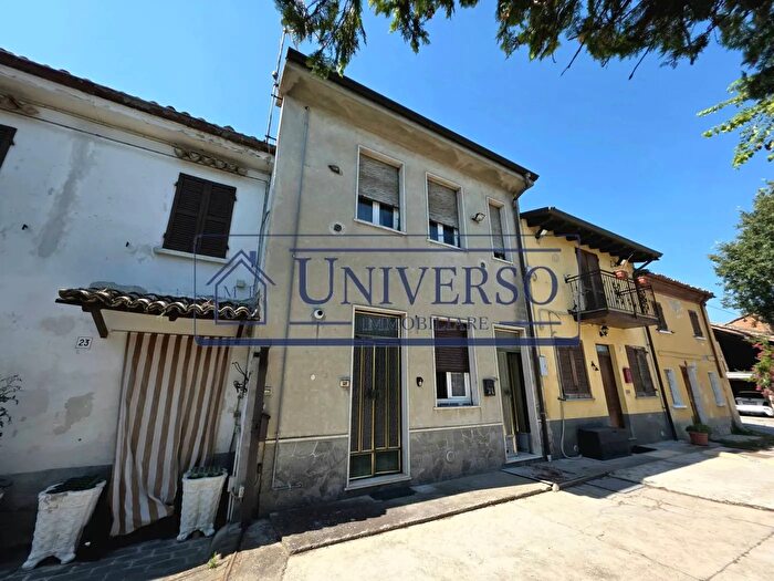 Casa quadrilocale in vendita in Via Antonio Zelaschi Voghera, Voghera