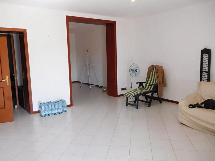 Casa con 8 locali in vendita in Calci