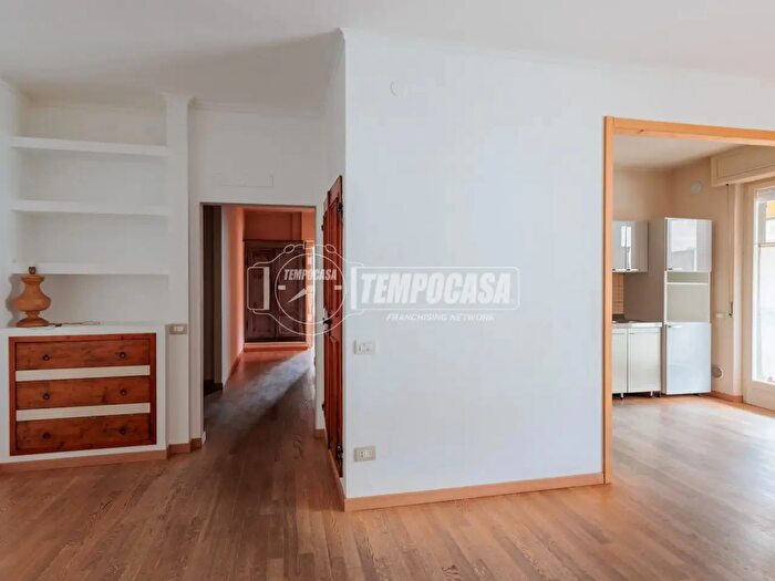 Appartamento trilocale in vendita in Via Cimarosa, Parma