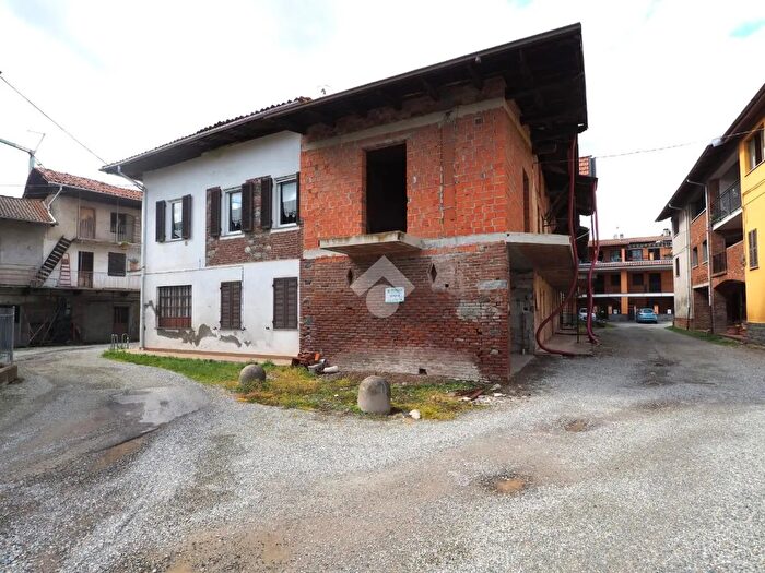 Casa con 5 locali in vendita in Via dei Partigiani, Prato Sesia