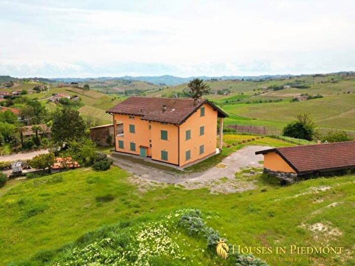 Casa con 6 locali in vendita in Moasca