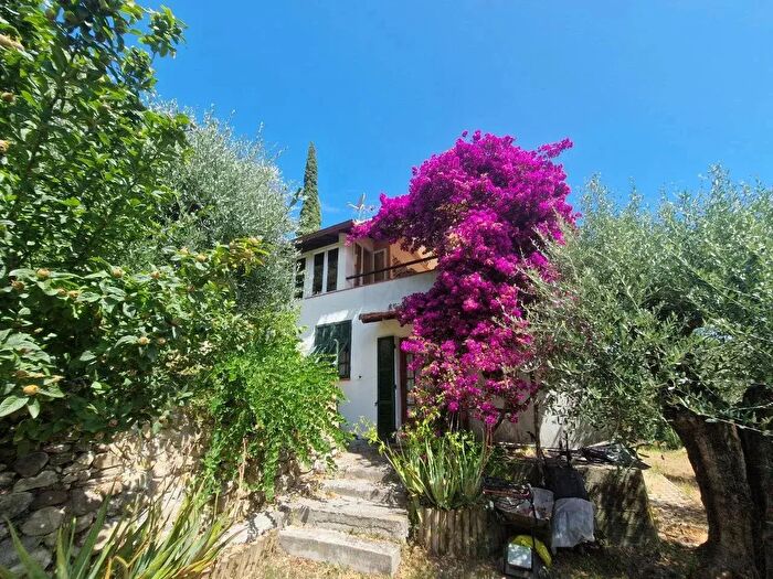 Casa con 7 locali in vendita in Camporosso