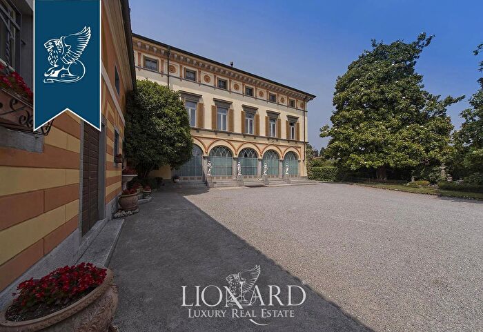 Casa con 8 locali in vendita in Almenno San Bartolomeo