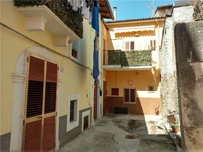 Casa con 8 locali in vendita in Sulmona