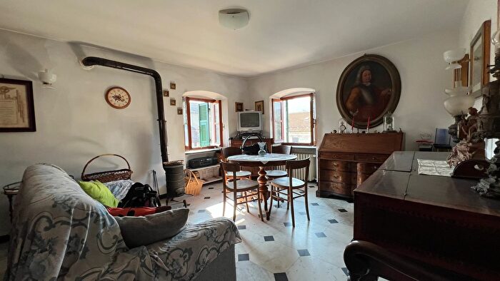 Appartamento con 8 locali in vendita in Via Sorerolo, Sassello